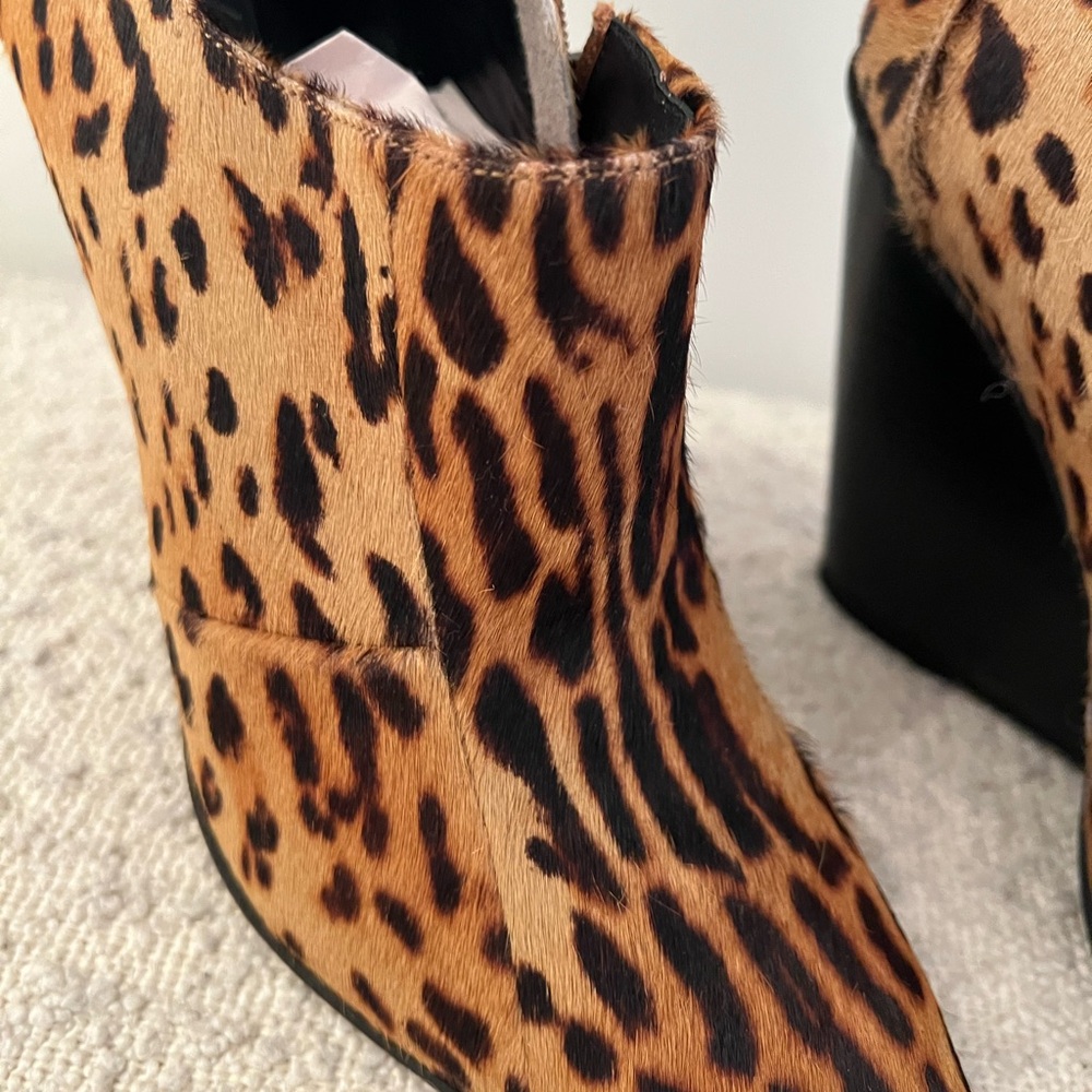 KENNETH COLE Pony Hair Leopard Print pointed toe wedge boot - sample size 9 NWOT - Picture 3 of 5